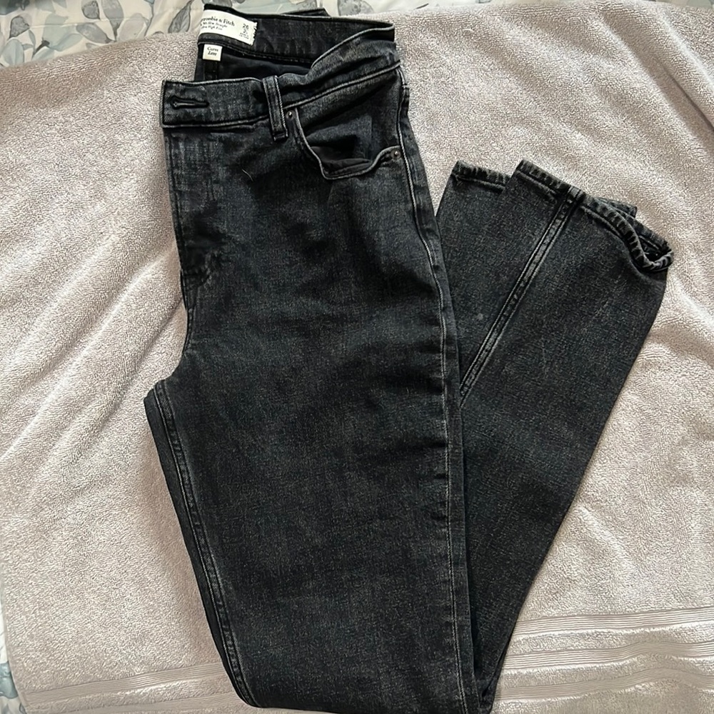 Ultra High Rise 90s Slim Straight Jean - Abercrombie & Fitch Size 2 Long